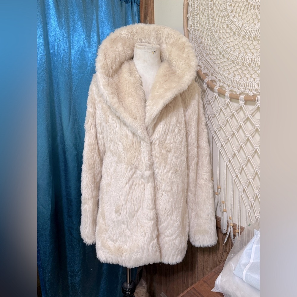 C&C California Faux Fur Coat – Cream, Size Large
